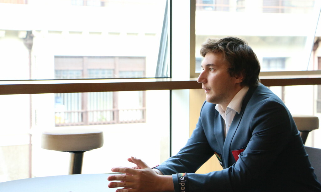 ØNSKER HELST IKKE Å SPILLE I USA: Magnus Carlsens russiske VM-motstander Sergej Karjakin forholder seg til FIDE og VM-arrangør AGON, men foretrekker å spille i Moskva. Foto: Maria Emelianova/Dagbladet ØNSKER HELST IKKE Å SPILLE I USA: Magnus Carlsens russiske VM-motstander Sergej Karjakin forholder seg til FIDE og VM-arrangør AGON, men foretrekker å spille i Moskva. Foto: Maria Emelianova/Dagbladet