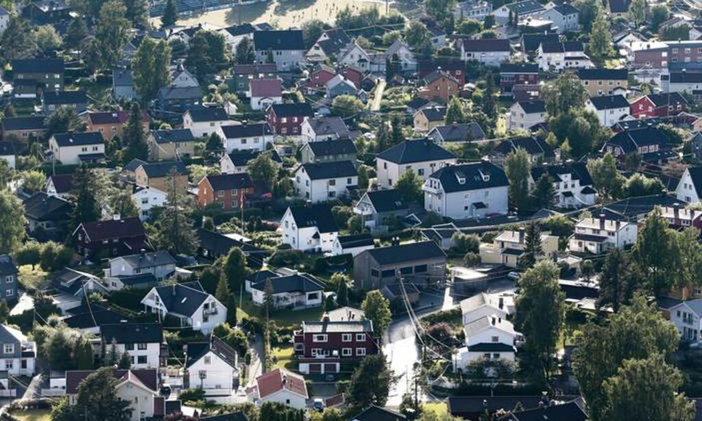 TETT: Folk i villastrøk må regne
<span style="line-height: 1.6em; background-color: initial;">med mindre hage og flere naboer i </span><span style="line-height: 1.6em; background-color: initial;">framtidas Oslo, men fortettingen </span><span style="line-height: 1.6em; background-color: initial;">bør skje skånsomt. Bildet viser </span><span style="line-height: 1.6em; background-color: initial;">Kjelsås/Grefsen, sett fra Grefsenkollen. </span><span style="line-height: 1.6em; background-color: initial;">FOTO: HÅKON / NTB Scanpix</span> TETT: Folk i villastrøk må regne
<span style="line-height: 1.6em; background-color: initial;">med mindre hage og flere naboer i </span><span style="line-height: 1.6em; background-color: initial;">framtidas Oslo, men fortettingen </span><span style="line-height: 1.6em; background-color: initial;">bør skje skånsomt. Bildet viser </span><span style="line-height: 1.6em; background-color: initial;">Kjelsås/Grefsen, sett fra Grefsenkollen. </span><span style="line-height: 1.6em; background-color: initial;">FOTO: HÅKON / NTB Scanpix</span>
