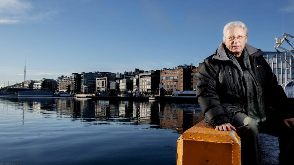 ANGRIPER KAPITALISMEN: Christian Borch mener at den kapitalistiske levesettet, som er godt representert på Aker Brygge, må vike. Foto: Siv Johanne Seglem ANGRIPER KAPITALISMEN: Christian Borch mener at den kapitalistiske levesettet, som er godt representert på Aker Brygge, må vike. Foto: Siv Johanne Seglem