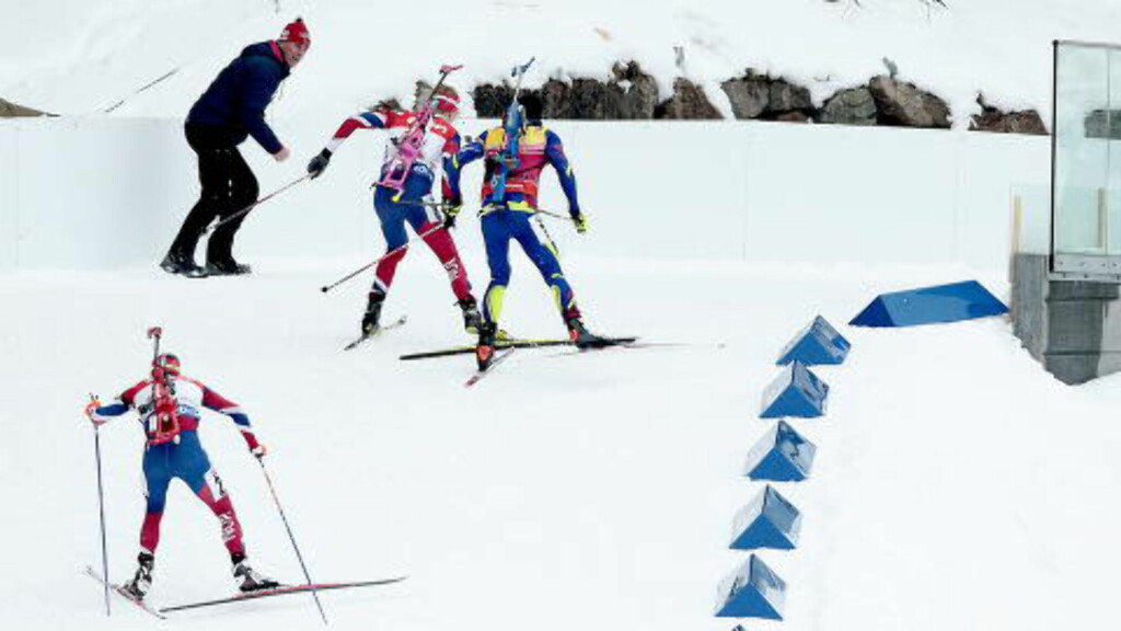 RETT BAK: Ole Einar Bjørndalen var rett bak Johannes Thingnes Bø og Martin Fourcade, som stakk med de to gjeveste medaljene. - Jeg hadde litt for mye respekt da Johannes stakk, og hadde mye derfor mye krefter igjen på slutten. RETT BAK: Ole Einar Bjørndalen var rett bak Johannes Thingnes Bø og Martin Fourcade, som stakk med de to gjeveste medaljene. - Jeg hadde litt for mye respekt da Johannes stakk, og hadde mye derfor mye krefter igjen på slutten.