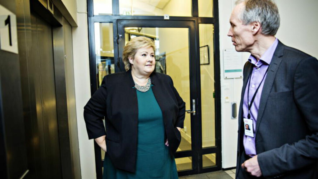 HARDT PRESSET: Statsminister Erna Solberg besøkte UDI og direktør Frode Forfang 10. november, en periode da direktoratet var hardt presset. En drøy uke senere var asylforliket klart.
Foto. NINA HANSEN / DAGBLADET HARDT PRESSET: Statsminister Erna Solberg besøkte UDI og direktør Frode Forfang 10. november, en periode da direktoratet var hardt presset. En drøy uke senere var asylforliket klart.
Foto. NINA HANSEN / DAGBLADET