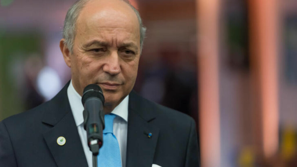 - REAKSJONEN ER POSITIV: - Jeg ser dette rommet, jeg ser at reaksjonen er positiv. Jeg hører ingen protester. Parisavtalen er vedtatt, sa Frankrikes utenriksminister Laurent Fabius. - REAKSJONEN ER POSITIV: - Jeg ser dette rommet, jeg ser at reaksjonen er positiv. Jeg hører ingen protester. Parisavtalen er vedtatt, sa Frankrikes utenriksminister Laurent Fabius.