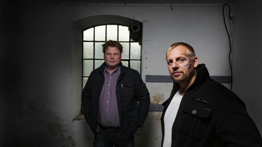 PÅ HVER SIN SIDE: Jørn Lier Horst avhørte og etterforsket den beryktede Trond Einar Frednes (til høyre), som politimann i Larvik. Nå utgir de to bok sammen. Foto: KAGGE FORLAG / DAG NORDSVEEN PÅ HVER SIN SIDE: Jørn Lier Horst avhørte og etterforsket den beryktede Trond Einar Frednes (til høyre), som politimann i Larvik. Nå utgir de to bok sammen. Foto: KAGGE FORLAG / DAG NORDSVEEN
