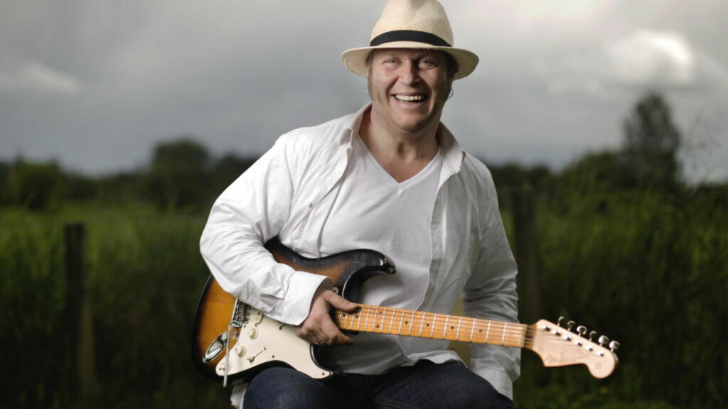 LITT AV ET LIV: Bluesgitarist Vidar Busk (45) har fått sin «rockumentar». «Balladen om Vidar Busk» er skrevet av idéhistoriker Erik Holien. Foto: Agnete Brun / Dagbladet LITT AV ET LIV: Bluesgitarist Vidar Busk (45) har fått sin «rockumentar». «Balladen om Vidar Busk» er skrevet av idéhistoriker Erik Holien. Foto: Agnete Brun / Dagbladet
