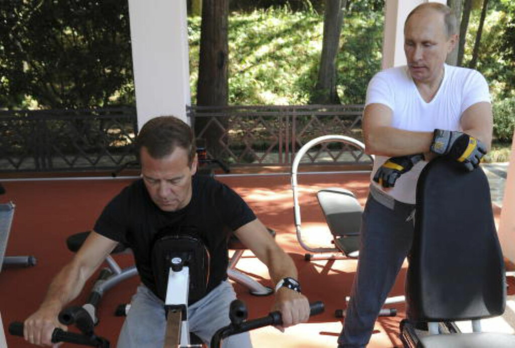 TRENER SAMMEN: Dmitry Medvevev og Vladimir Putin ble søndag portrettert mens de trente sammen. Foto: REUTERS/Michael Klimentyev/RIA Novosti/Kremlin TRENER SAMMEN: Dmitry Medvevev og Vladimir Putin ble søndag portrettert mens de trente sammen. Foto: REUTERS/Michael Klimentyev/RIA Novosti/Kremlin