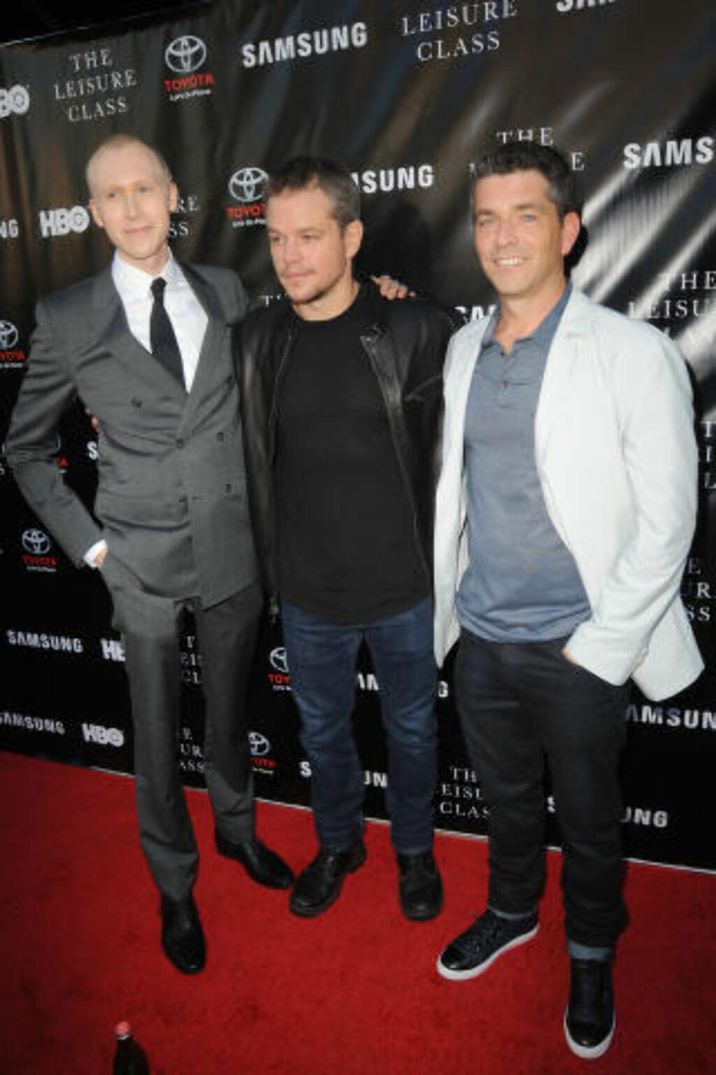 PREMIERE I LA: Regidebutant Jason Mann på «Project Greenlight»-premiere sammen med Matt Damon og produsent Marc Joubert, som har den tunge jobben med å holde Manns film i tømmene og sørge for at tidsskjema og budsjetter ikke sprekker. Foto: Scanpix PREMIERE I LA: Regidebutant Jason Mann på «Project Greenlight»-premiere sammen med Matt Damon og produsent Marc Joubert, som har den tunge jobben med å holde Manns film i tømmene og sørge for at tidsskjema og budsjetter ikke sprekker. Foto: Scanpix