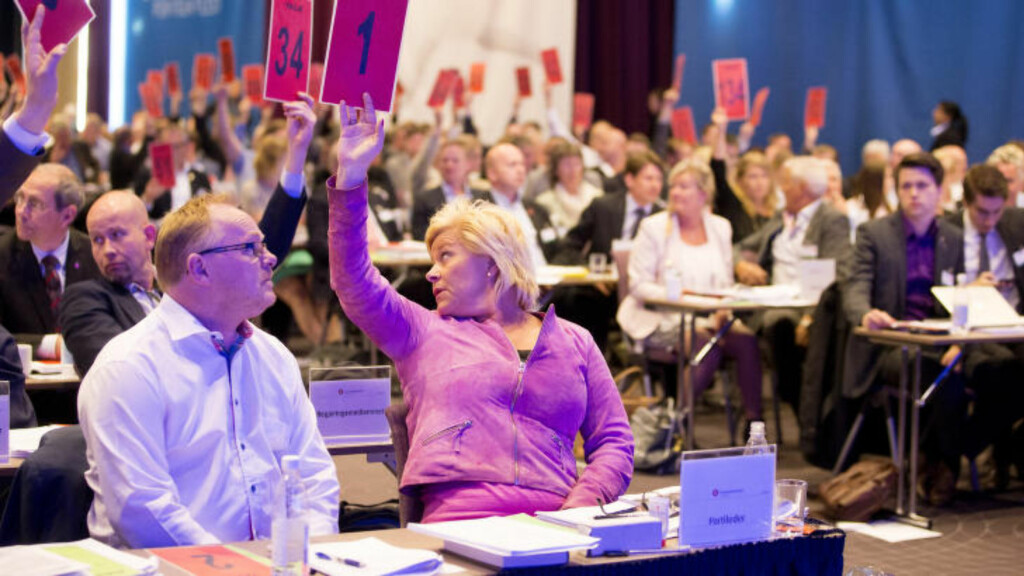 VALGTE SKJORTE: I fjor valgte Per Sandberg skjorte på landsmøtets siste dag. Foto: Håkon Mosvold Larsen / NTB scanpix VALGTE SKJORTE: I fjor valgte Per Sandberg skjorte på landsmøtets siste dag. Foto: Håkon Mosvold Larsen / NTB scanpix