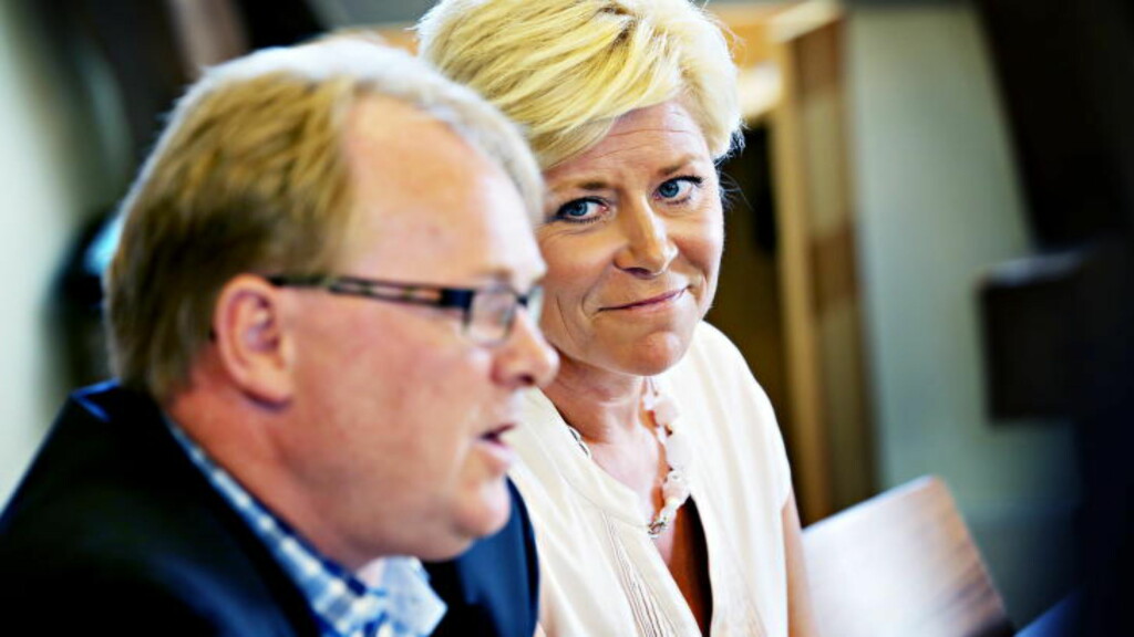 TRENGER STØTTE: Etter det Dagbladet får opplyst, er det "helt utenkelig" at Frp-leder Siv Jensen sier ja til en avtale om asylbarna uten å ha godkjenning fra de mest innvandringskritiske Frp-røstene på Stortinget. Foto: Jacques Hvistendahl TRENGER STØTTE: Etter det Dagbladet får opplyst, er det "helt utenkelig" at Frp-leder Siv Jensen sier ja til en avtale om asylbarna uten å ha godkjenning fra de mest innvandringskritiske Frp-røstene på Stortinget. Foto: Jacques Hvistendahl