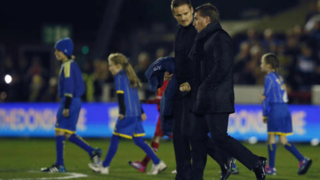 HØR HER NÅ: Liverpool-manager Brendan Rodgers og AFC Wimbledon-manager Neal Ardley tar en prat før avspark. Foto: AP Photo/Alastair Grant/NTB Scanpix HØR HER NÅ: Liverpool-manager Brendan Rodgers og AFC Wimbledon-manager Neal Ardley tar en prat før avspark. Foto: AP Photo/Alastair Grant/NTB Scanpix