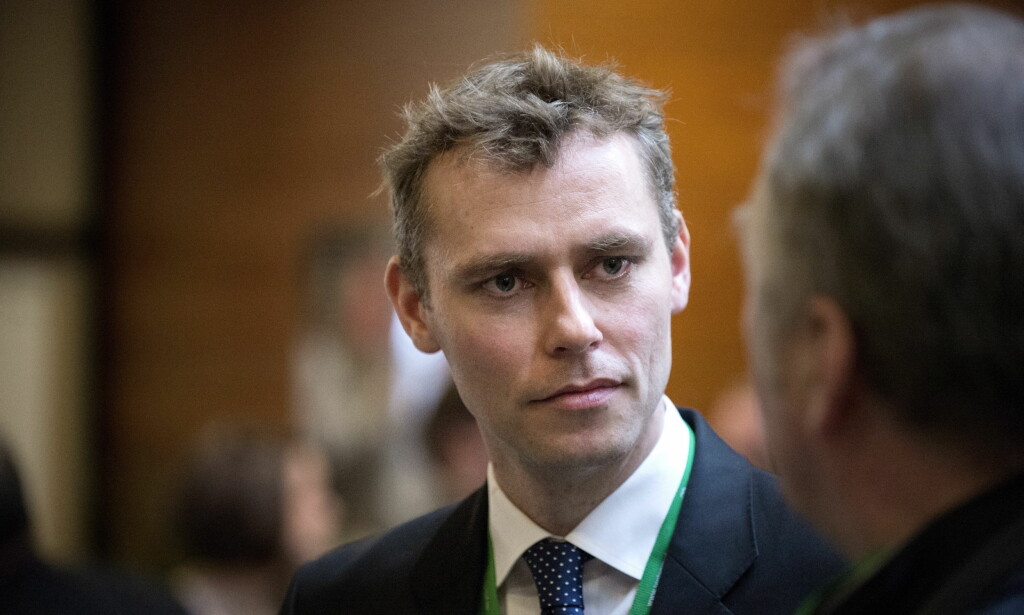 BARE VÆR: Ola Borten Moe (Sp) klarer bare å bli enige med landruksministerens kritikk på ett punkt: At været har vært godt. Foto: Øistein Norum Monsen / DAGBLADET BARE VÆR: Ola Borten Moe (Sp) klarer bare å bli enige med landruksministerens kritikk på ett punkt: At været har vært godt. Foto: Øistein Norum Monsen / DAGBLADET