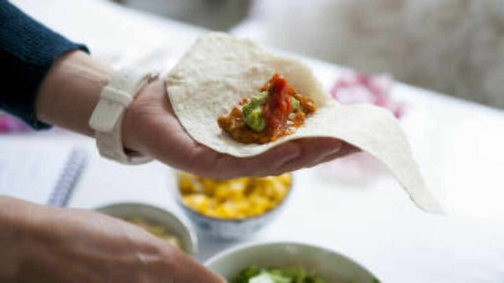 RESTER ETTER FREDAGSTACOEN? Legg tortillaer i kakeboksene for at mykere kaker skal holde på fuktigheten. Foto: PER ERVLAND / DINSIDE.NO RESTER ETTER FREDAGSTACOEN? Legg tortillaer i kakeboksene for at mykere kaker skal holde på fuktigheten. Foto: PER ERVLAND / DINSIDE.NO