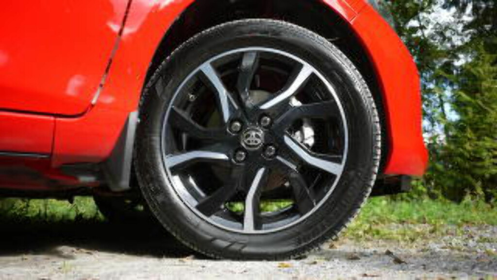 16 TOMMER: Red Pack byr på stilige 16-toms felger. Foto: LORDEN 16 TOMMER: Red Pack byr på stilige 16-toms felger. Foto: LORDEN