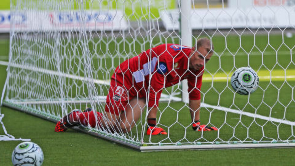 VERST TENKELIG START: ... men Odd reiste kjerringa, og vel så det. Og vant 4-1 i Skien.
Foto: Trond Reidar Teigen / NTB scanpix VERST TENKELIG START: ... men Odd reiste kjerringa, og vel så det. Og vant 4-1 i Skien.
Foto: Trond Reidar Teigen / NTB scanpix