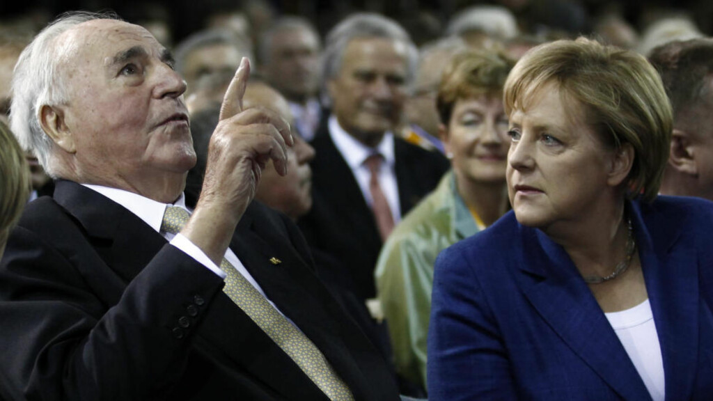 FAR OG JENTA: Helmuth Kohn og Angela Märkel. Han mente han skapte henne som politiker. Hun fikk ham fjernet. Foto: SCANPIX FAR OG JENTA: Helmuth Kohn og Angela Märkel. Han mente han skapte henne som politiker. Hun fikk ham fjernet. Foto: SCANPIX