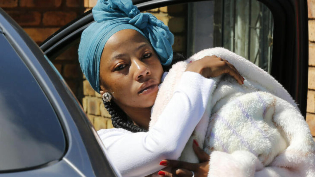 BESKYTTET: Senzo Meyiwa skal ha blitt drept mens han forsøkte å beskytte kjæreste Kelly Khumalo og deres felles datter. Foto: REUTERS / Siphiwe Sibeko / NTB Scanpix BESKYTTET: Senzo Meyiwa skal ha blitt drept mens han forsøkte å beskytte kjæreste Kelly Khumalo og deres felles datter. Foto: REUTERS / Siphiwe Sibeko / NTB Scanpix