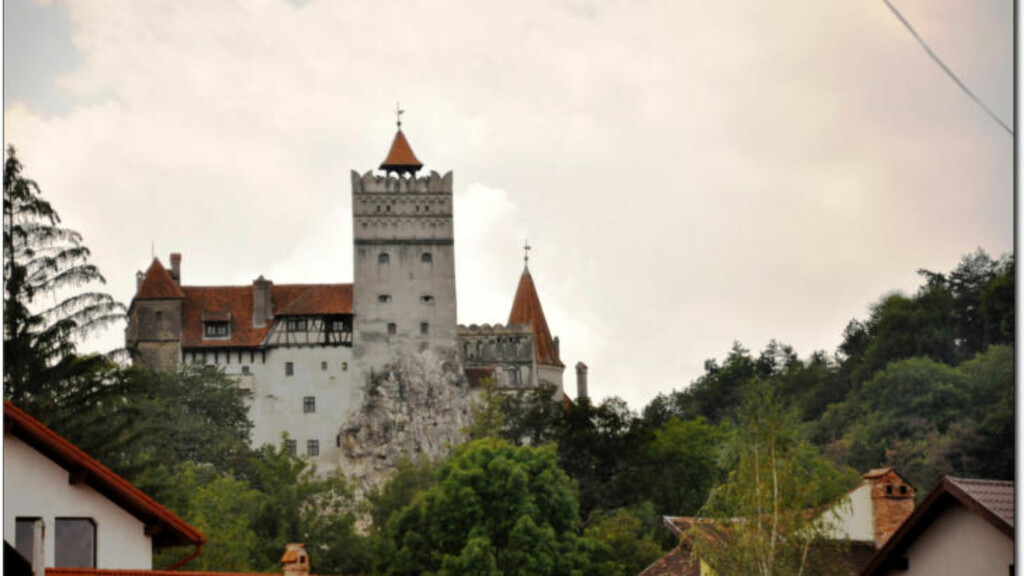 GYSELIG REISEMÅL: Årlig besøker hundretusenvis av turister dystre Bran Castle. (Foto:János Korom/Flickr) GYSELIG REISEMÅL: Årlig besøker hundretusenvis av turister dystre Bran Castle. (Foto:János Korom/Flickr)