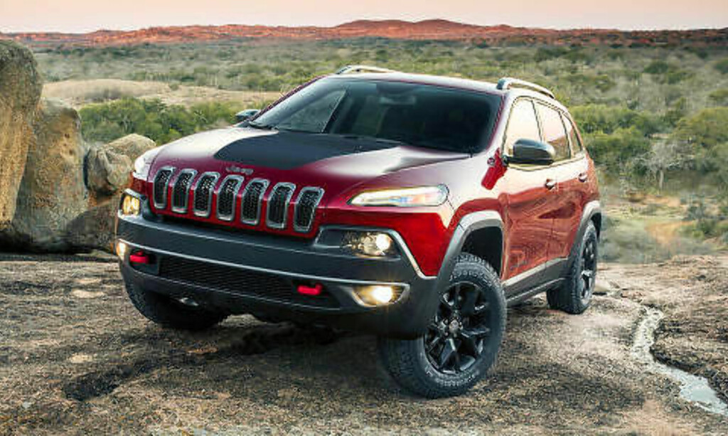 JEEP CHEROKEE: Beste kompakt-SUV testet i 2013, men det skorter fortsatt litt på nakkeslengbeskyttelsen. Foto: JEEP JEEP CHEROKEE: Beste kompakt-SUV testet i 2013, men det skorter fortsatt litt på nakkeslengbeskyttelsen. Foto: JEEP