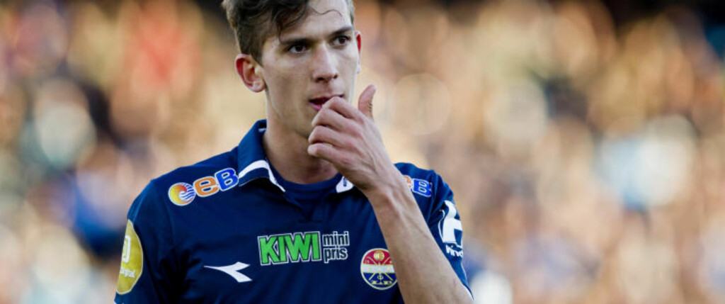 SCORET MED ANSIKTET: Gustav Mendonca Wikheim ble truffet av et innlegg og fikk ballen i ansiktet. Det var nok til å sette inn 2-1-målet mot Sogndal.
Foto: Vegard Grøtt / NTB scanpix SCORET MED ANSIKTET: Gustav Mendonca Wikheim ble truffet av et innlegg og fikk ballen i ansiktet. Det var nok til å sette inn 2-1-målet mot Sogndal.
Foto: Vegard Grøtt / NTB scanpix