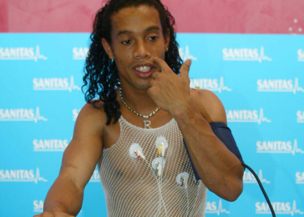 HENTET RONALDINO: Rosell får æren for at Barcelona hentet superstjernen Ronaldinho for over ti år siden. Her er han på medisinsk test før overgangen fra PSG i 2003. Foto: REUTERS/Albert Gea HENTET RONALDINO: Rosell får æren for at Barcelona hentet superstjernen Ronaldinho for over ti år siden. Her er han på medisinsk test før overgangen fra PSG i 2003. Foto: REUTERS/Albert Gea