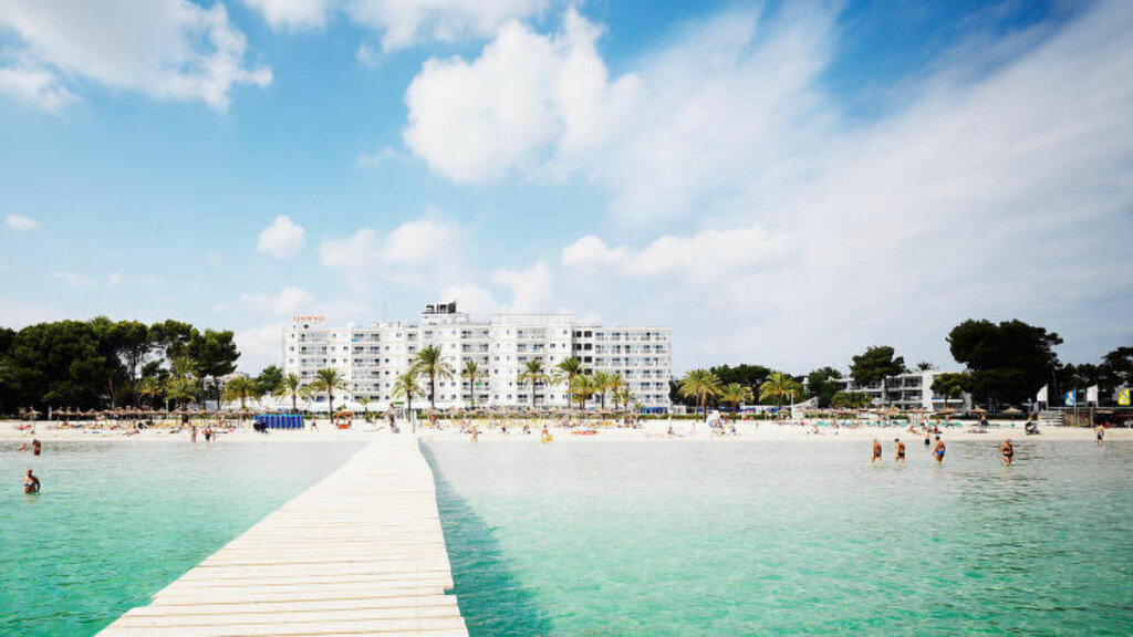 SUNWING ALCUDIA: Mange barnefamilier betaler gjerne ekstra for beliggenheten. Foto: Ving.no SUNWING ALCUDIA: Mange barnefamilier betaler gjerne ekstra for beliggenheten. Foto: Ving.no