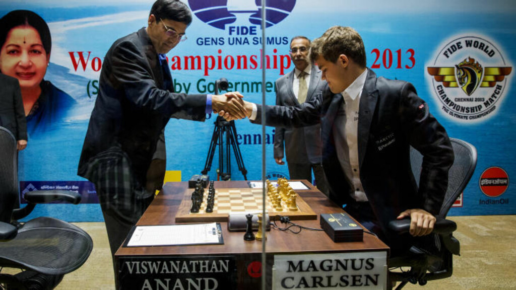 RASKT PARTI: Viswanathan Anand (t.v.) og Magnus Carlsen spilte åpningspartiet på under to timer.
Foto: Erlend Aas / NTB scanpix RASKT PARTI: Viswanathan Anand (t.v.) og Magnus Carlsen spilte åpningspartiet på under to timer.
Foto: Erlend Aas / NTB scanpix