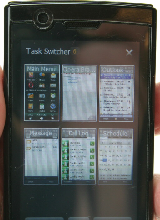 ELEGANT: Med "task switcher" kan du raskt og enkelt få en oversikt over alle programmene som er åpne, og deretter veksle mellom dem. ELEGANT: Med "task switcher" kan du raskt og enkelt få en oversikt over alle programmene som er åpne, og deretter veksle mellom dem.