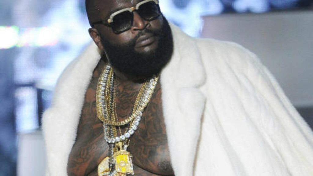 FAKE RICK ROSS?: Den kjente rapperen Rick Ross har flere ganger blitt saksøkt av «Freeway Rick Ross». Her er han på scena i Atlanta 29. september i fjor. Foto: John Amis/Invision/AP/NTB Scanpix FAKE RICK ROSS?: Den kjente rapperen Rick Ross har flere ganger blitt saksøkt av «Freeway Rick Ross». Her er han på scena i Atlanta 29. september i fjor. Foto: John Amis/Invision/AP/NTB Scanpix
