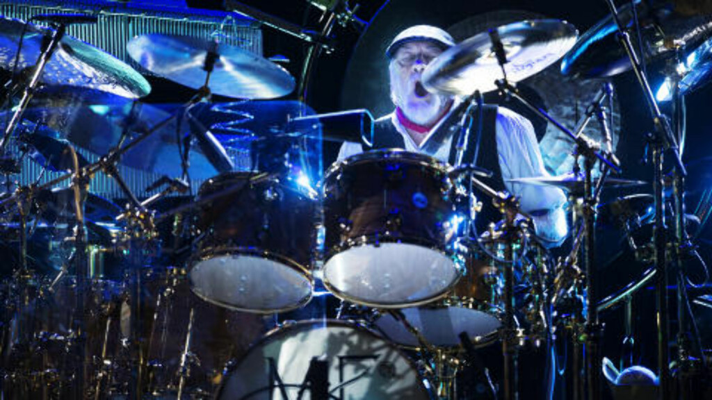EN AV SJEFENE: Mick Fleetwood i Fleetwood Mac på opphøyet plass i Oslo Spektrum i kveld. Foto: Benjamin A. Ward / Dagbladet EN AV SJEFENE: Mick Fleetwood i Fleetwood Mac på opphøyet plass i Oslo Spektrum i kveld. Foto: Benjamin A. Ward / Dagbladet