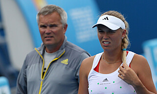 FAR OG DATTER: Caroline og Piotr Wozniacki. Foto: AP Photo/Aaron Favila FAR OG DATTER: Caroline og Piotr Wozniacki. Foto: AP Photo/Aaron Favila