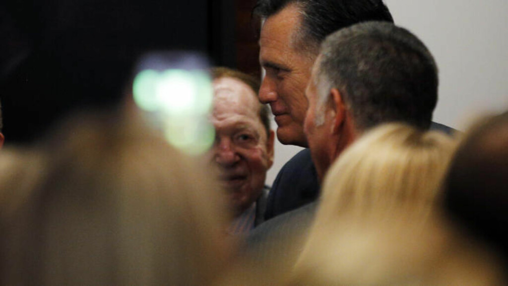 Pengefest: Her er Sheldon Adelson sammen med presidentkandidat Mitt Romney på en pengeinsamlingsfest i LAs Vegas i september. Foto: REUTERS. Pengefest: Her er Sheldon Adelson sammen med presidentkandidat Mitt Romney på en pengeinsamlingsfest i LAs Vegas i september. Foto: REUTERS.
