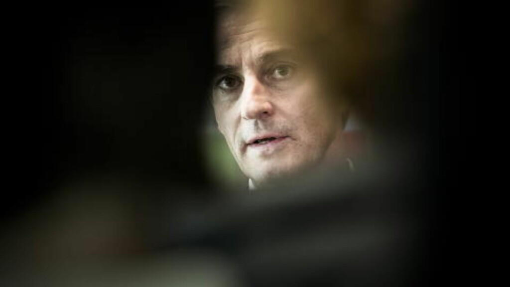 HENIVSER TIL OUS: Helse- og omsorgsdepartementets pressevakt henviser til OUS på spørsmål om den konfliktfylte seksjonen. Foto: Håkon Eikesdal / Dagbladet HENIVSER TIL OUS: Helse- og omsorgsdepartementets pressevakt henviser til OUS på spørsmål om den konfliktfylte seksjonen. Foto: Håkon Eikesdal / Dagbladet
