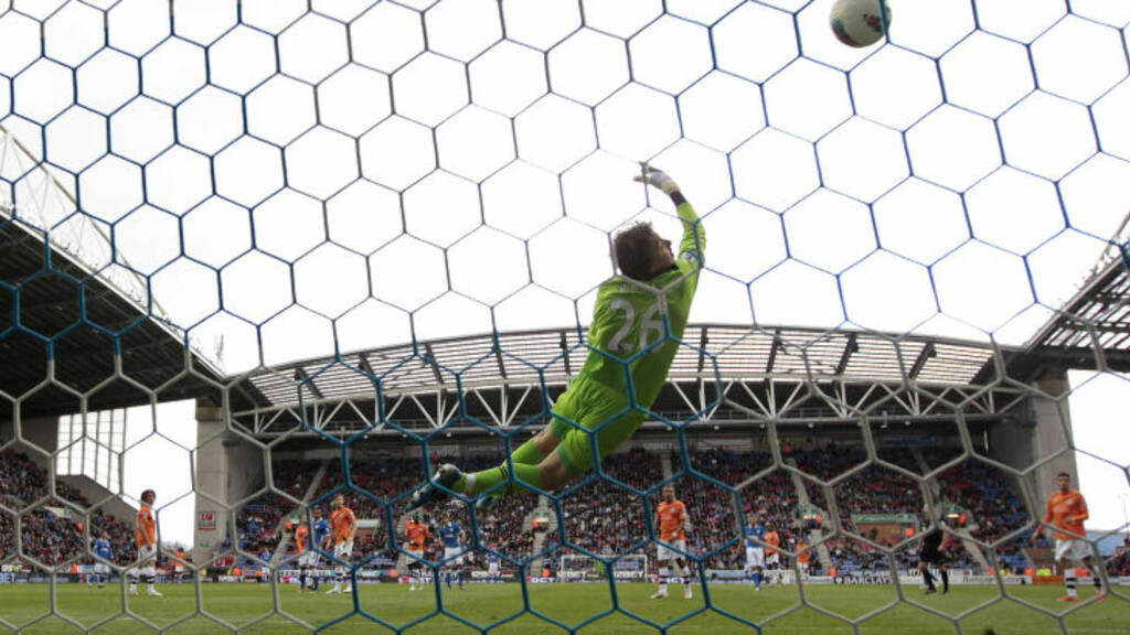 MÅLET: Her går lobben fra Di Santo i en fin bue over Newcastle-keeper Tim Krul. Foto: REUTERS/Eddie Keogh MÅLET: Her går lobben fra Di Santo i en fin bue over Newcastle-keeper Tim Krul. Foto: REUTERS/Eddie Keogh