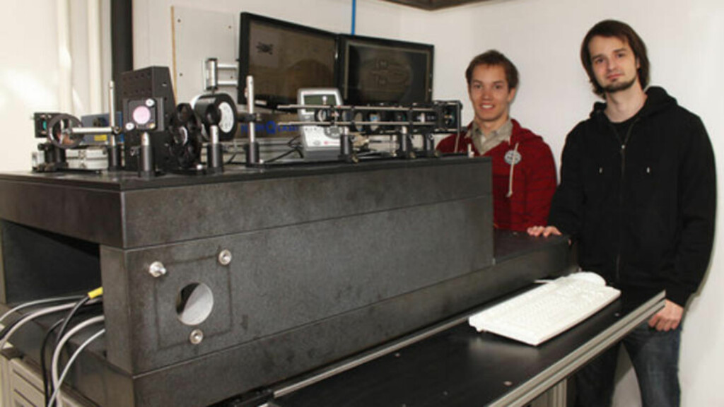 3D-PRINTER: Forskerne Jan Torgersen (venstre) og Peter Gruber foran 3D-printeren. 3D-PRINTER: Forskerne Jan Torgersen (venstre) og Peter Gruber foran 3D-printeren.