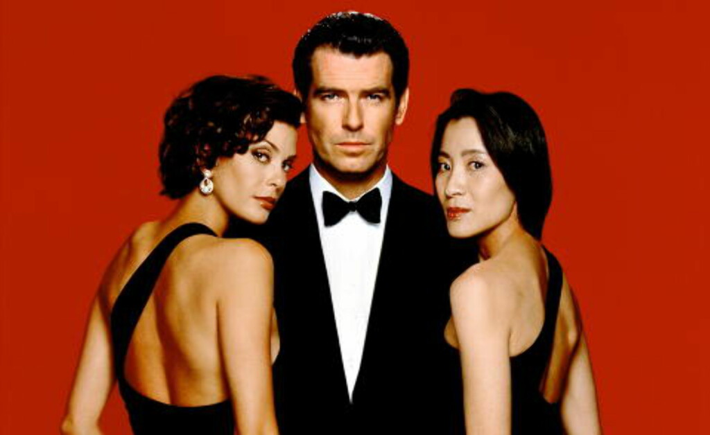 BOND-PIKE: Yeoh (til høyre) spilte Bond-pike i «Tomorrow Never Dies» i 1997. Her med Pierce Brosnan og Teri Hatcher. BOND-PIKE: Yeoh (til høyre) spilte Bond-pike i «Tomorrow Never Dies» i 1997. Her med Pierce Brosnan og Teri Hatcher.