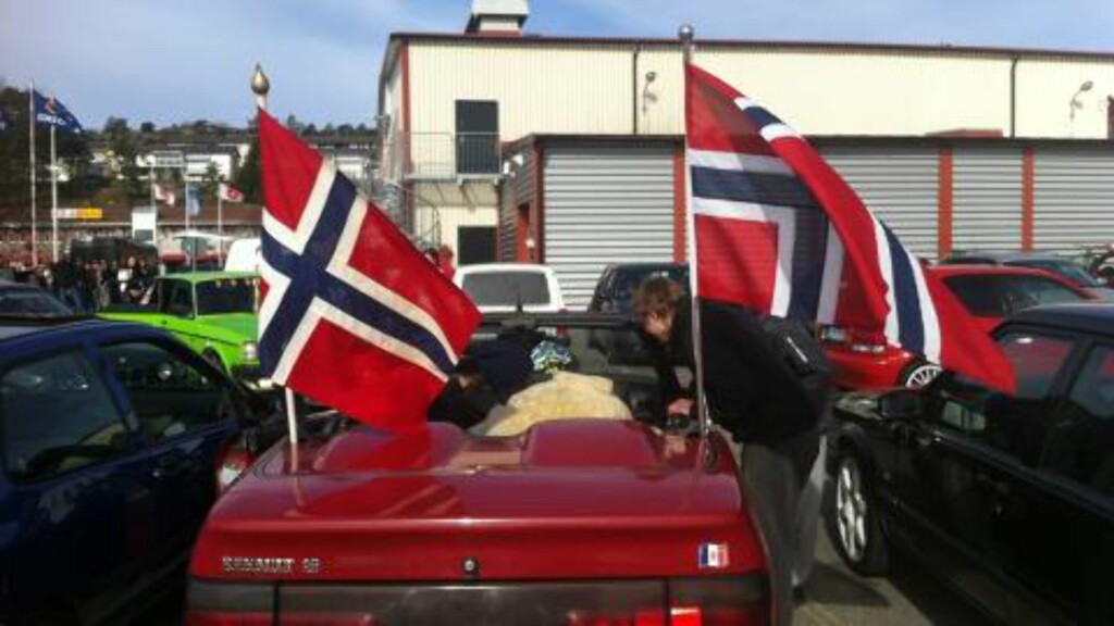 NORSKE FLAGG: De norske flaggene var selvsagt med i invasjonen. Foto: John Terje Pedersen. NORSKE FLAGG: De norske flaggene var selvsagt med i invasjonen. Foto: John Terje Pedersen.