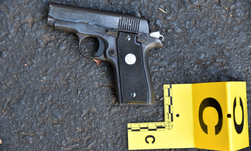 PISTOL: Politiet sier at Keith Lamont Scott var i bestittelse av denne pistolen da han ble skutt. Foto: Charlotte-Mecklenburg Police Department/Handout via Reuters / NTB scanpix PISTOL: Politiet sier at Keith Lamont Scott var i bestittelse av denne pistolen da han ble skutt. Foto: Charlotte-Mecklenburg Police Department/Handout via Reuters / NTB scanpix