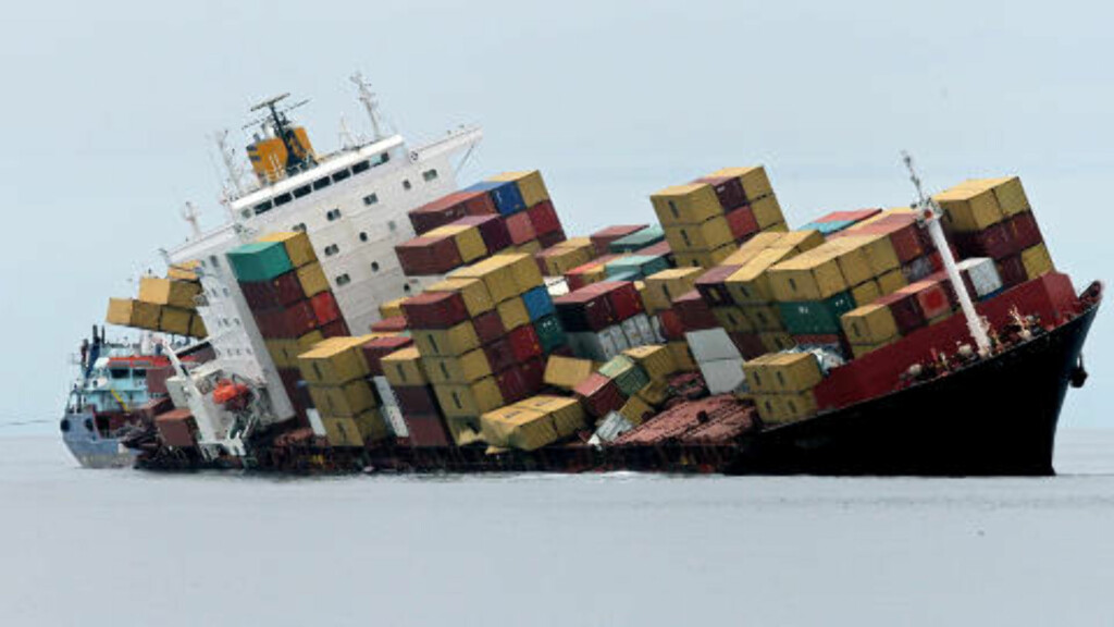 STORT SKIP: Det store skipet er 236 meter langt og veier 47320 tonn. Foto: AP photo/New Zealand Herald, Alan Gibson STORT SKIP: Det store skipet er 236 meter langt og veier 47320 tonn. Foto: AP photo/New Zealand Herald, Alan Gibson
