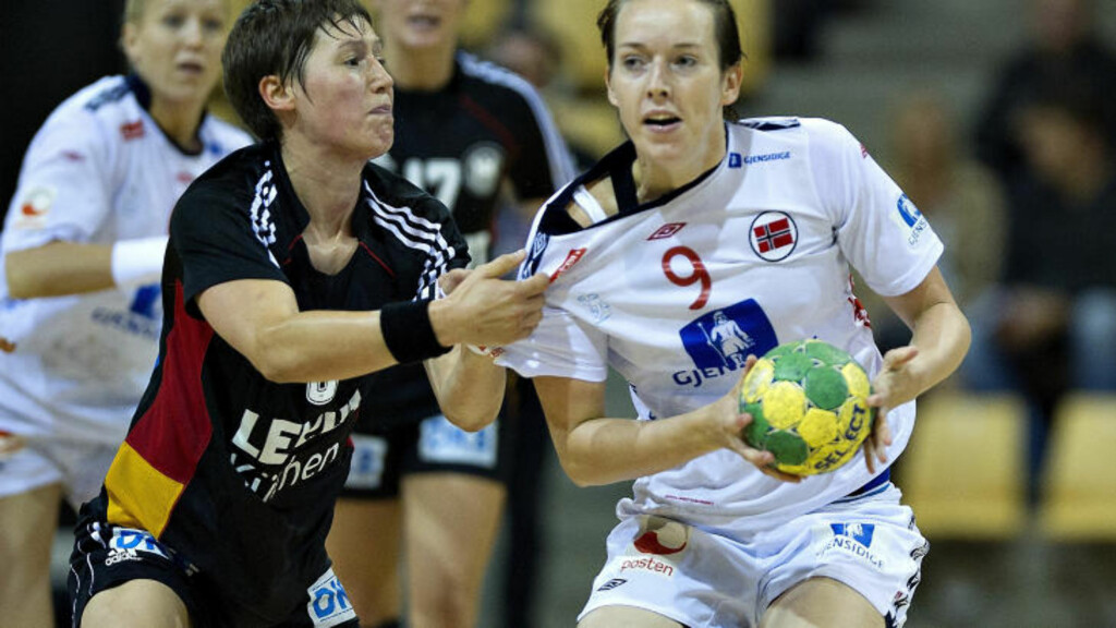 REKKER VM?: Kristine Lunde-Borgersen mener hun er i rute til VM starter i desember. Her i kamp mot Tyskland før skaden. Foto: REUTERS/Henning Bagger/Scanpix Denmark REKKER VM?: Kristine Lunde-Borgersen mener hun er i rute til VM starter i desember. Her i kamp mot Tyskland før skaden. Foto: REUTERS/Henning Bagger/Scanpix Denmark