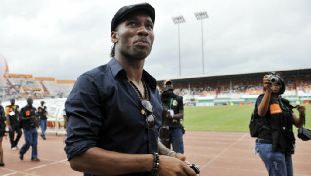 BA OM FRED: Didier Drogba er her fotografert foran Elfenbenskystens kamp mot Rwanda i september 2010. Foto: AFP/SIA KAMBOU/Scanpix BA OM FRED: Didier Drogba er her fotografert foran Elfenbenskystens kamp mot Rwanda i september 2010. Foto: AFP/SIA KAMBOU/Scanpix