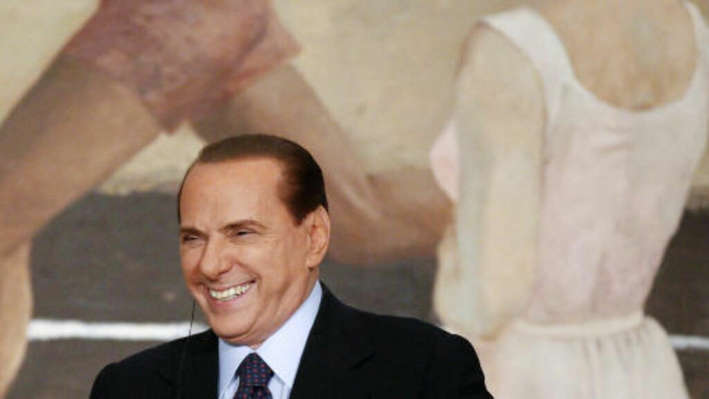 PROBLEMER MED DAMENE: Silvio Berlusconi (74) er anklaget for å ha kjøpt sex av en mindreårig og for maktmisbruk. Foto: REUTERS/Max Rossi PROBLEMER MED DAMENE: Silvio Berlusconi (74) er anklaget for å ha kjøpt sex av en mindreårig og for maktmisbruk. Foto: REUTERS/Max Rossi
