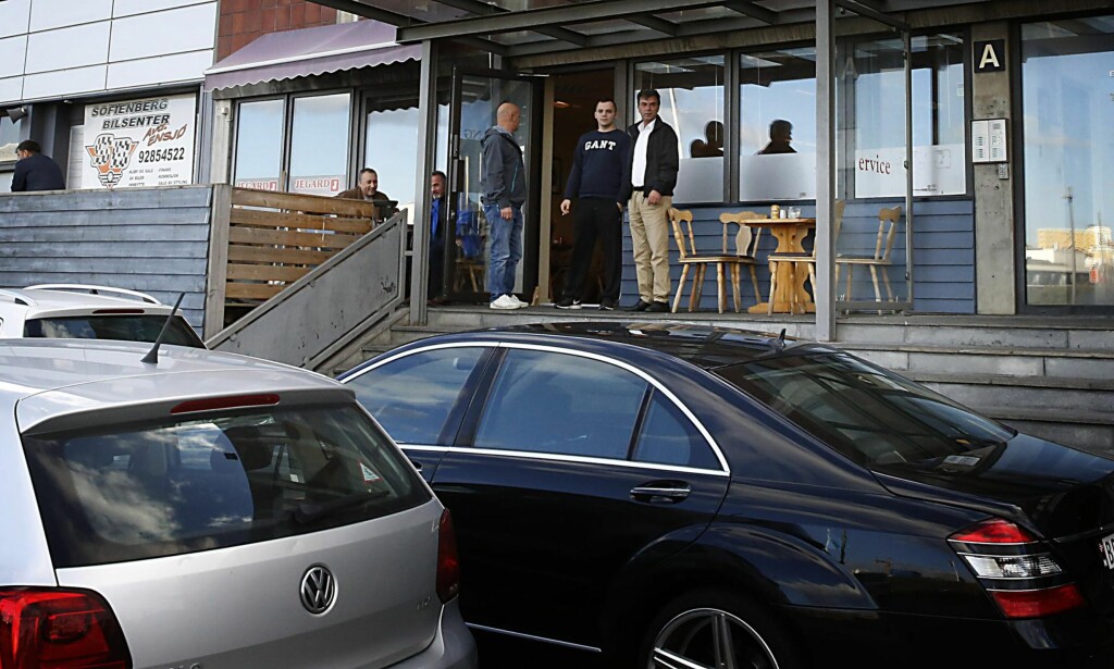 OVERVÅKET: Denne albanske fritidsklubben i Ensjø på blir overvåket av politiet. Medlemmene føler seg forfulgt og sier de ikke driver med noe ulovlig. Foto: Jacques Hvistendahl OVERVÅKET: Denne albanske fritidsklubben i Ensjø på blir overvåket av politiet. Medlemmene føler seg forfulgt og sier de ikke driver med noe ulovlig. Foto: Jacques Hvistendahl