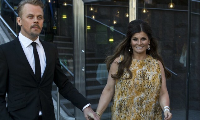 FORELSKA: Carola Häggkvist hånd i hånd med kjæresten Jimmy Källqvist på Grammisgalan 2016 i Stockholm tidligere i år. Foto: Calle Andersson / IBL Bildbyrå / NTB Scanpix FORELSKA: Carola Häggkvist hånd i hånd med kjæresten Jimmy Källqvist på Grammisgalan 2016 i Stockholm tidligere i år. Foto: Calle Andersson / IBL Bildbyrå / NTB Scanpix