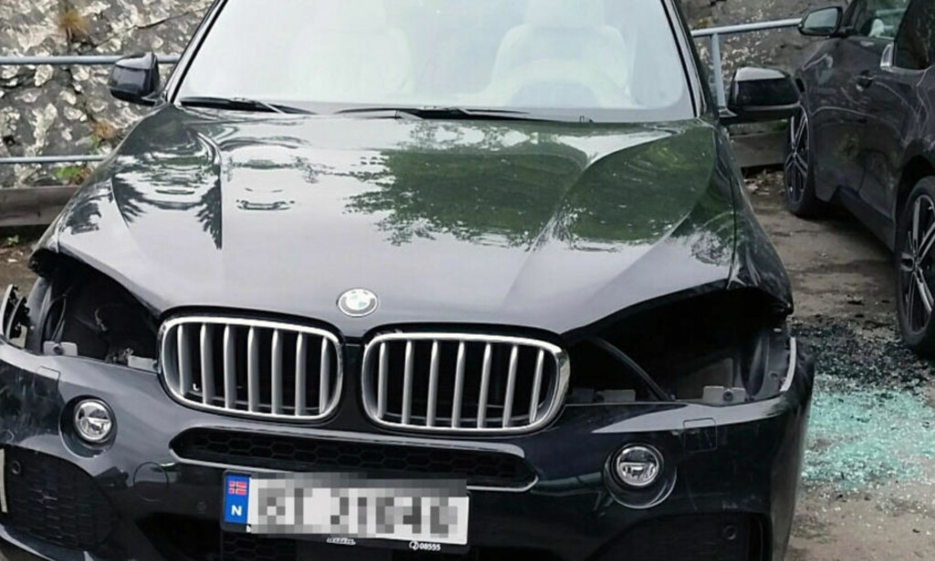 RIBBET: Tyvene har spesialisert seg på å ta blant annet frontlyktene på nyere BMW-er. Det var et populært tyveriobjekt i sommer, mens nå er det mindre tyveri av lykter og mer av navigasjonsanlegg og andre ting som finnes inni dashbordet på bilene. Foto: Politiet RIBBET: Tyvene har spesialisert seg på å ta blant annet frontlyktene på nyere BMW-er. Det var et populært tyveriobjekt i sommer, mens nå er det mindre tyveri av lykter og mer av navigasjonsanlegg og andre ting som finnes inni dashbordet på bilene. Foto: Politiet