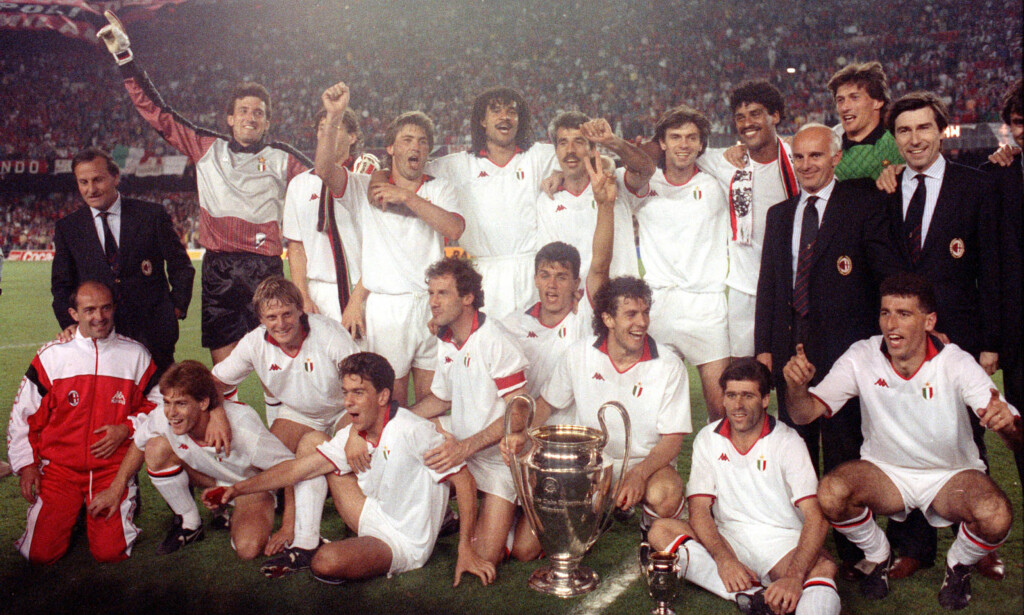 BARCELONA: Milan feirer etter å ha slått Steaua Bucharesti. Foto: AP Photo/Luca Bruno BARCELONA: Milan feirer etter å ha slått Steaua Bucharesti. Foto: AP Photo/Luca Bruno