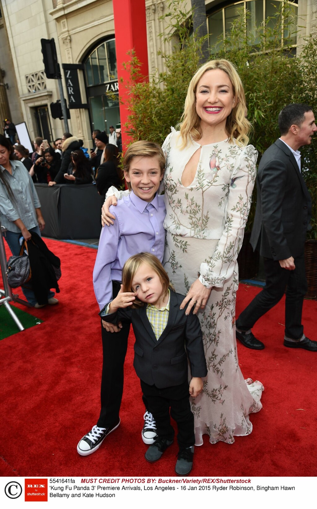 STOLT MAMMA: Kate med barna Ryder Robinson og Bingham Bellamy på filmpremieren til Kung Fu Panda 3 i mars. Foto: Rex Features STOLT MAMMA: Kate med barna Ryder Robinson og Bingham Bellamy på filmpremieren til Kung Fu Panda 3 i mars. Foto: Rex Features