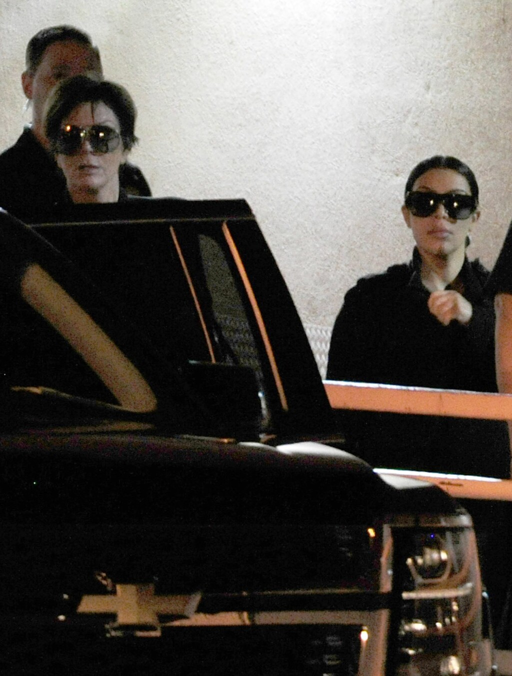 DRO HJEM: Torsdag forlot Kris Jenner, Kylie Jenner, Kourtney Kardashian og Kim Kardashian sykesengen til Lamar Odom i Las Vegas. Foto: Afp DRO HJEM: Torsdag forlot Kris Jenner, Kylie Jenner, Kourtney Kardashian og Kim Kardashian sykesengen til Lamar Odom i Las Vegas. Foto: Afp