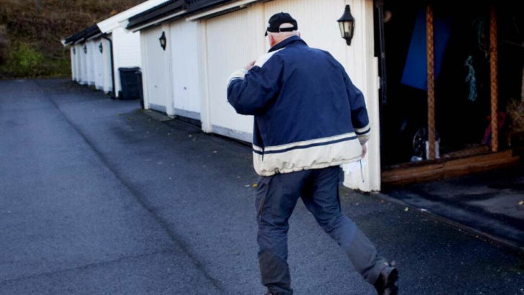 MED I OVERVÅKNINGSGRUPPE: Den 66 år gamle ekspolitimannen ble ikke blid da Dagbladet møtte ham i dag. Foto: Sveinung Uddu Ystad/Dagbladet MED I OVERVÅKNINGSGRUPPE: Den 66 år gamle ekspolitimannen ble ikke blid da Dagbladet møtte ham i dag. Foto: Sveinung Uddu Ystad/Dagbladet