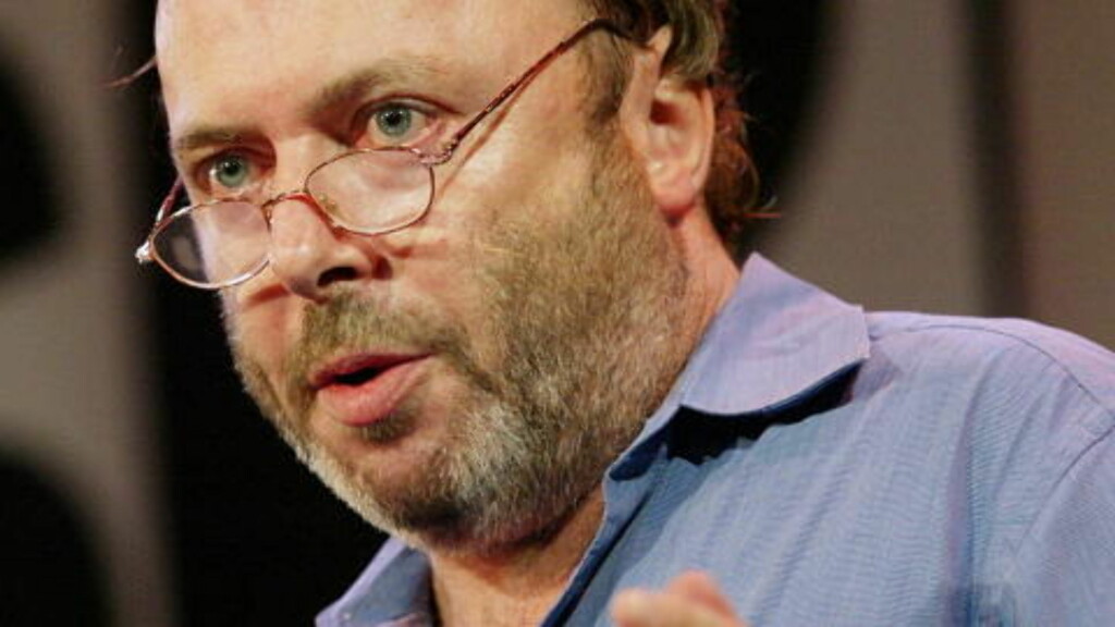GÅR TIL ANGREP PÅ ASSANGE: Christopher Hitchens beskriver Assange som en mann som «hater sivilasjonen som fostret ham». Foto: AP/SCANPIX GÅR TIL ANGREP PÅ ASSANGE: Christopher Hitchens beskriver Assange som en mann som «hater sivilasjonen som fostret ham». Foto: AP/SCANPIX