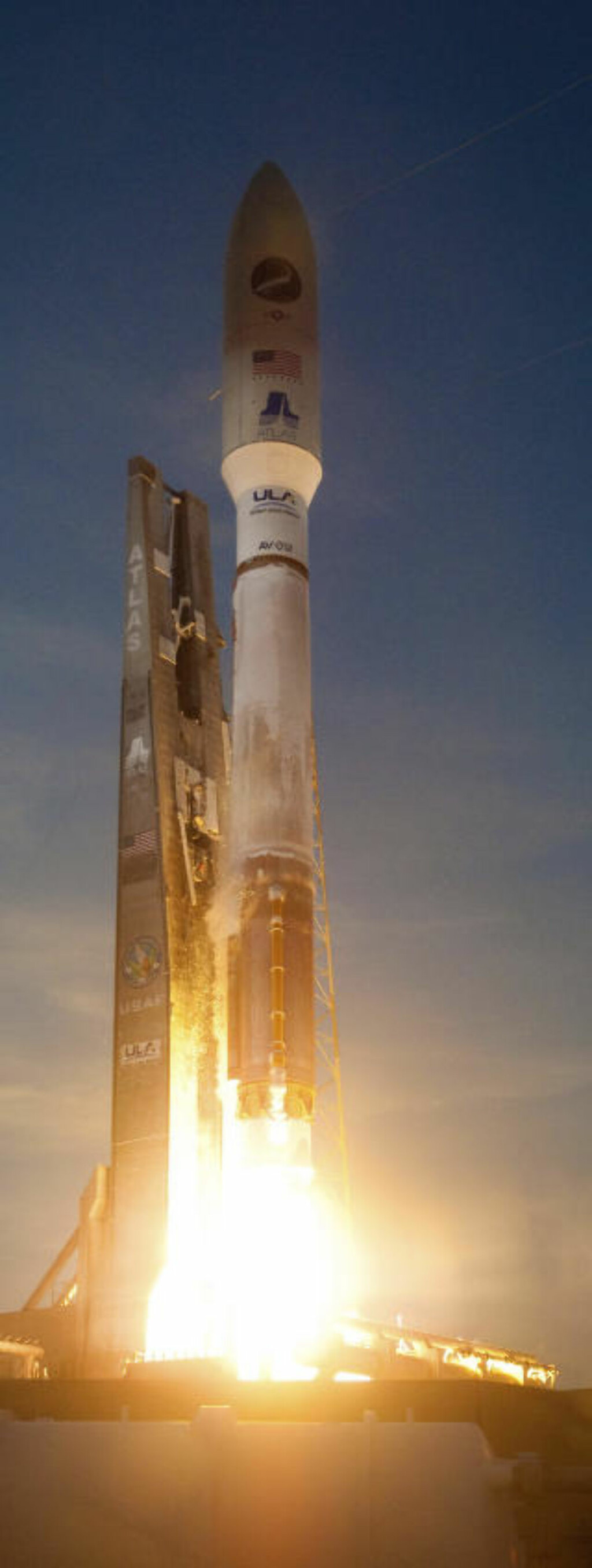 I TOPPEN: En Atlas V-rakett fra United Launch Alliance ble skutt opp med romflyet fra Cape Canaveral Air Force Base i Florida. Militærbasen ligger vegg i vegg med NASAs Kennedy Space Center, hvor alle romferjene skytes opp. Foto: REUTERS/Pat Corkery/United Launch Alliance/Handout I TOPPEN: En Atlas V-rakett fra United Launch Alliance ble skutt opp med romflyet fra Cape Canaveral Air Force Base i Florida. Militærbasen ligger vegg i vegg med NASAs Kennedy Space Center, hvor alle romferjene skytes opp. Foto: REUTERS/Pat Corkery/United Launch Alliance/Handout