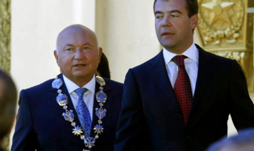 VÆRGUD: For over 30 millioner kroner kan Moskva-borgermester Yuri Luzhkov (t.v) være værgud. Her sammen med landets president, Dmitri Medvedev. Foto: AFP PHOTO/Scanpix VÆRGUD: For over 30 millioner kroner kan Moskva-borgermester Yuri Luzhkov (t.v) være værgud. Her sammen med landets president, Dmitri Medvedev. Foto: AFP PHOTO/Scanpix
